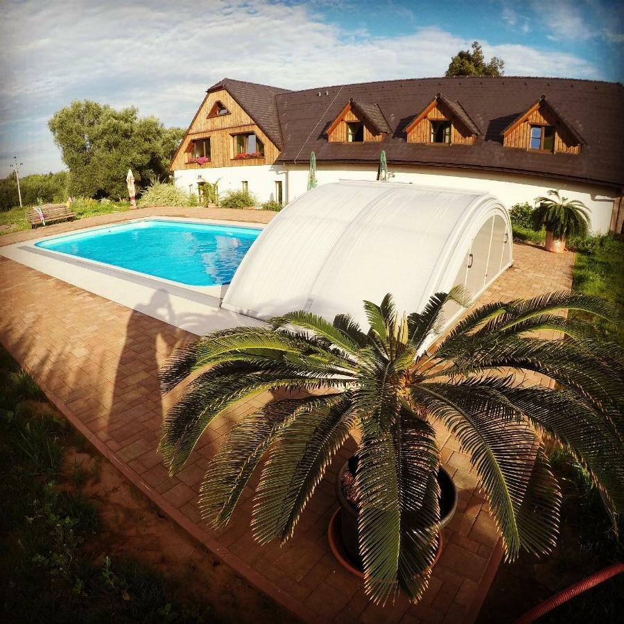 Hotel Statek Pod Lipou à Pilníkov Extérieur photo