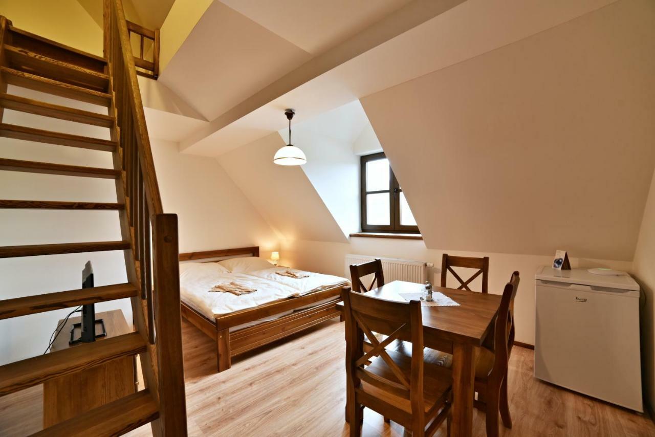 Hotel Statek Pod Lipou à Pilníkov Extérieur photo